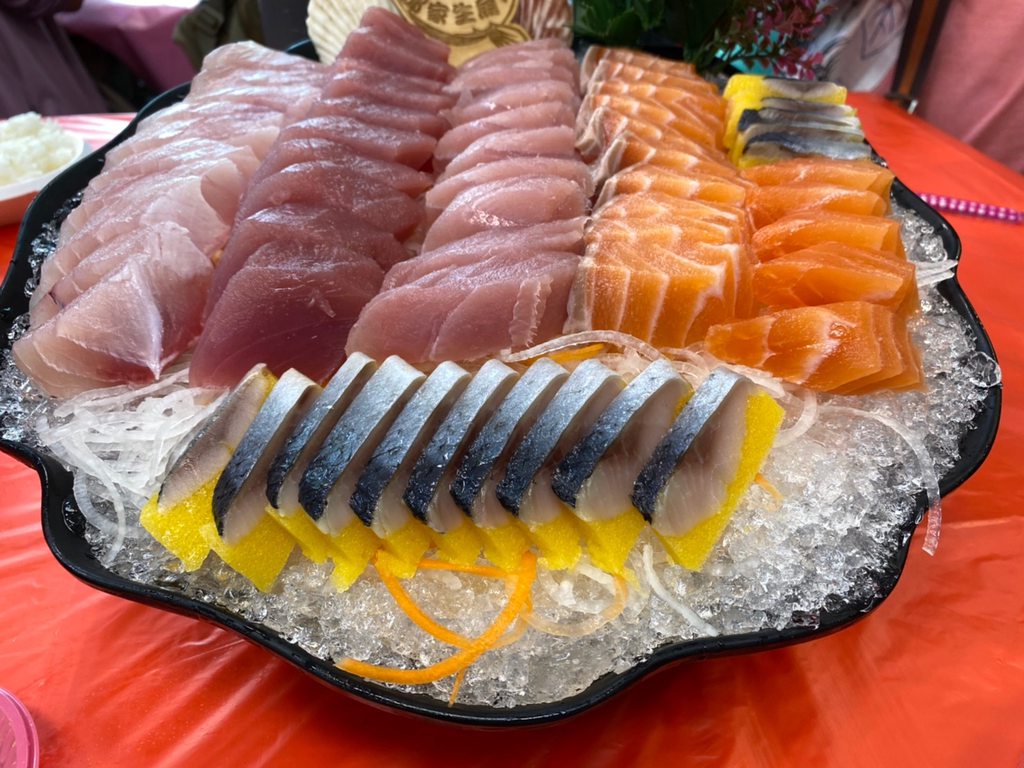 圖https://i4.disp.cc/imgur/MCyRPfIh.jpg, Re: [問卦] 為何台灣人吃生魚片都偏好吃鮭魚?